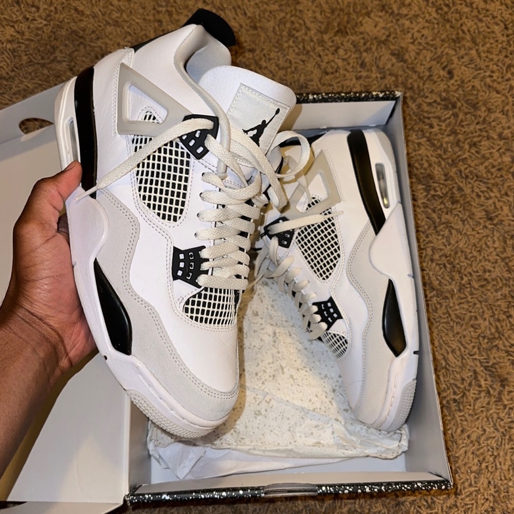 100% authentic Jordan 4 military